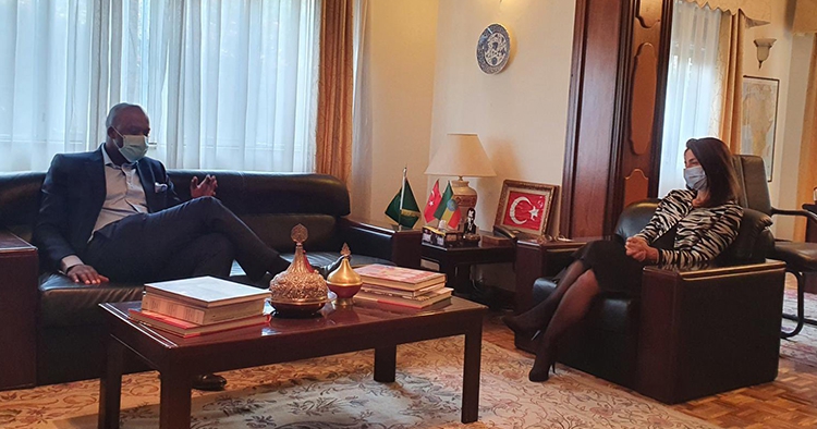 Büyükelçi Yaprak Alp AfCFTA sekreteri Wamkele Mene ile görüştü