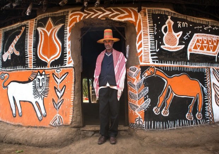 Etiyopya'da yaşayan Alaba halkına ait renkli evler