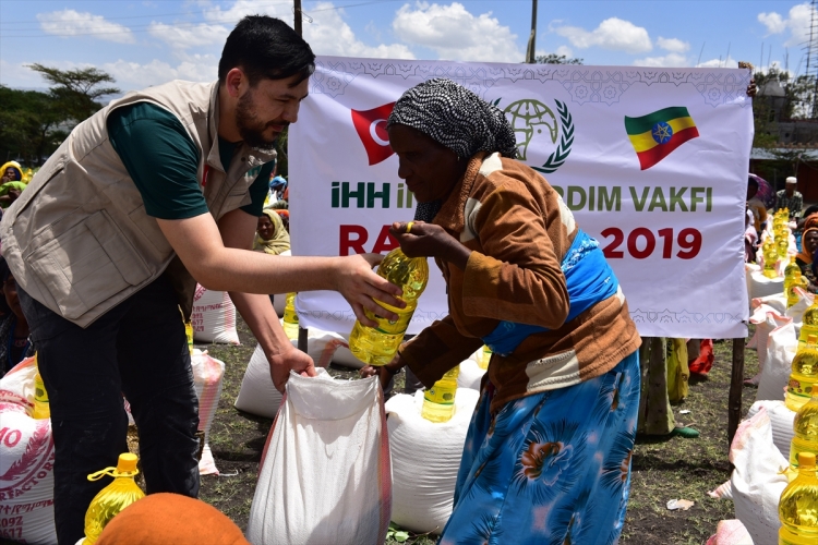 IHH'dan Etiyopya'da kumanya dağıtımı