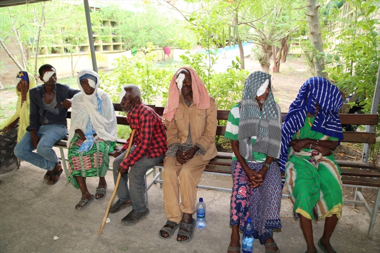 Sivil Toplum Kuruluşlarından Etiyopya'da katarak ameliyatı