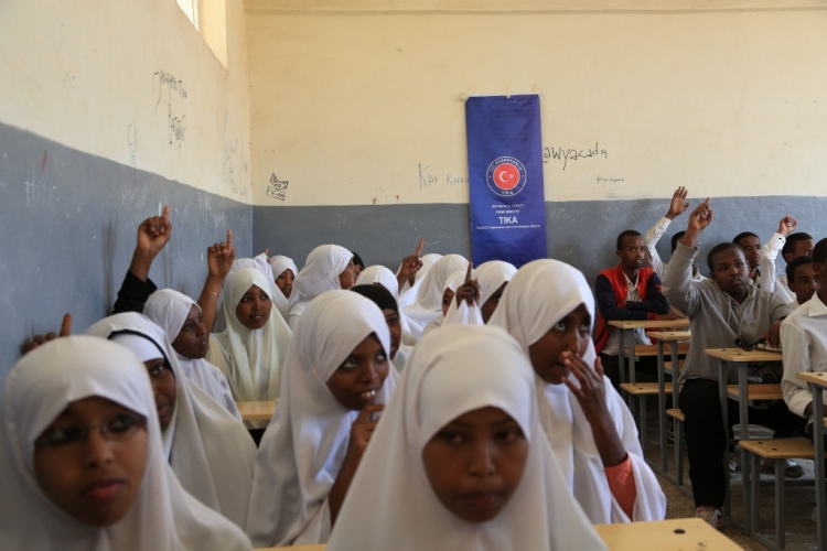 TİKA'dan Etiyopya'da Jijiga Community School'a donanım desteği
