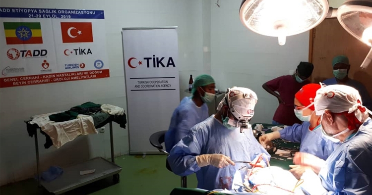 Türk doktorlar Etiyopya'da birbirinden zorlu ameliyatlar gerçekleştirdi 