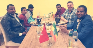 Başkan Atalay kanser tedavisi gören Libanos ile Etiyopya Restoranında!