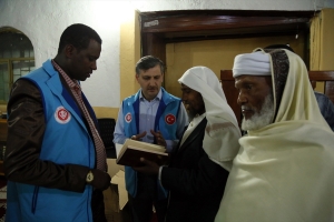 TDV Etiyopya'da Amharca mealli Kur'an-ı Kerim dağıttı